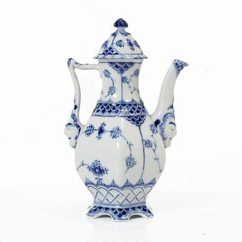 Royal Copenhagen, kaffekanna, porslin, "Musselmalet", helblond.