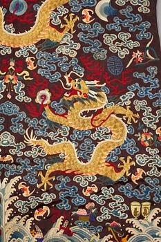 A Chinese embroidered silk robe, late Qing dynasty, circa 1900.