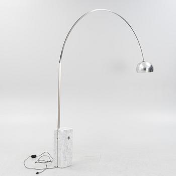 Achille & Pier Castiglioni, golvlampa, "Arco" för Flos, Italien 1900-talets slut.