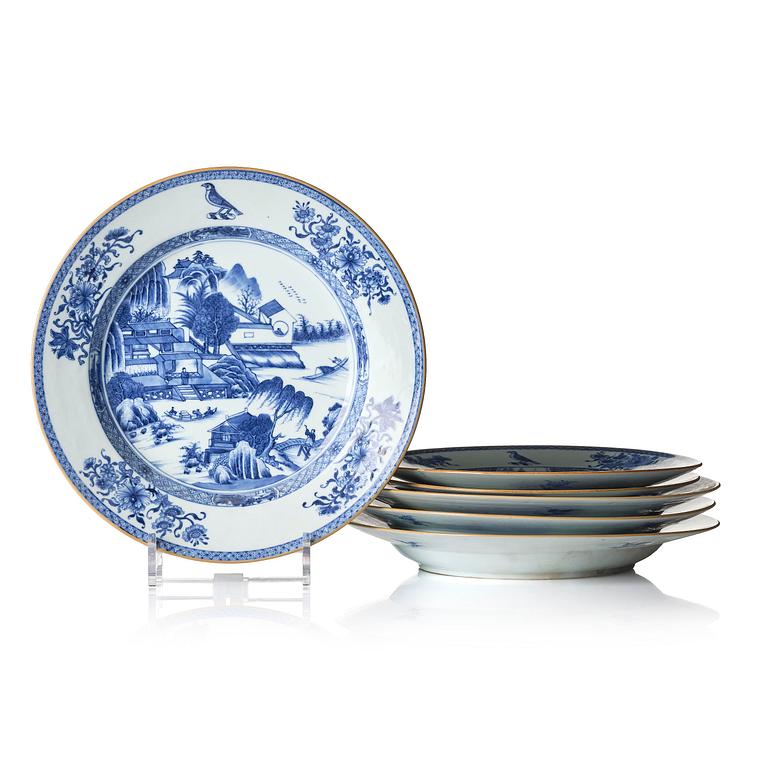 A set of six armorial dinner plates, Qing dynasty, 18th century.