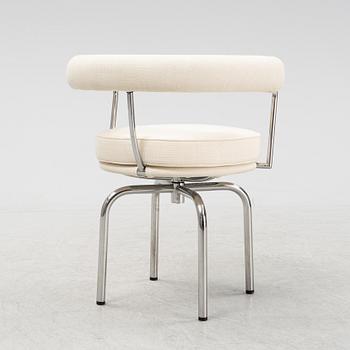 A LC 7 swivel chair by Charlotte Perriand & Pierre Jeanneret & Le Corbusier for Cassina, designed in 1927.