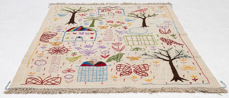 A hand-embroidered Kelim rug, 186 x 123 cm.