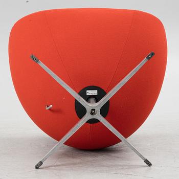 Arne Jacobsen, armchair, "The Egg", Fritz Hansen, Denmark, dated 2000.