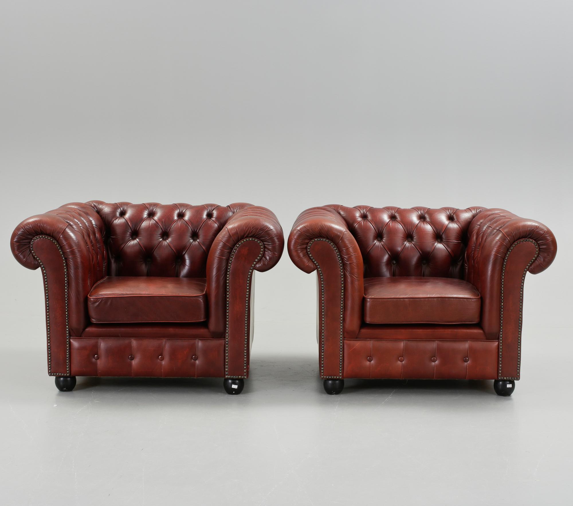 FÅTÖLJER, ett par, Chesterfield, 1900-tal.