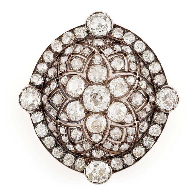 A brooch/pendant in gold with old-cut diamonds.