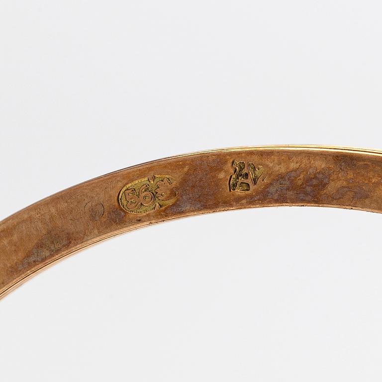 Armring, 14K (56) guld med cabochonslipad turkos och pärlor, Moskva, sent 1800-tal.