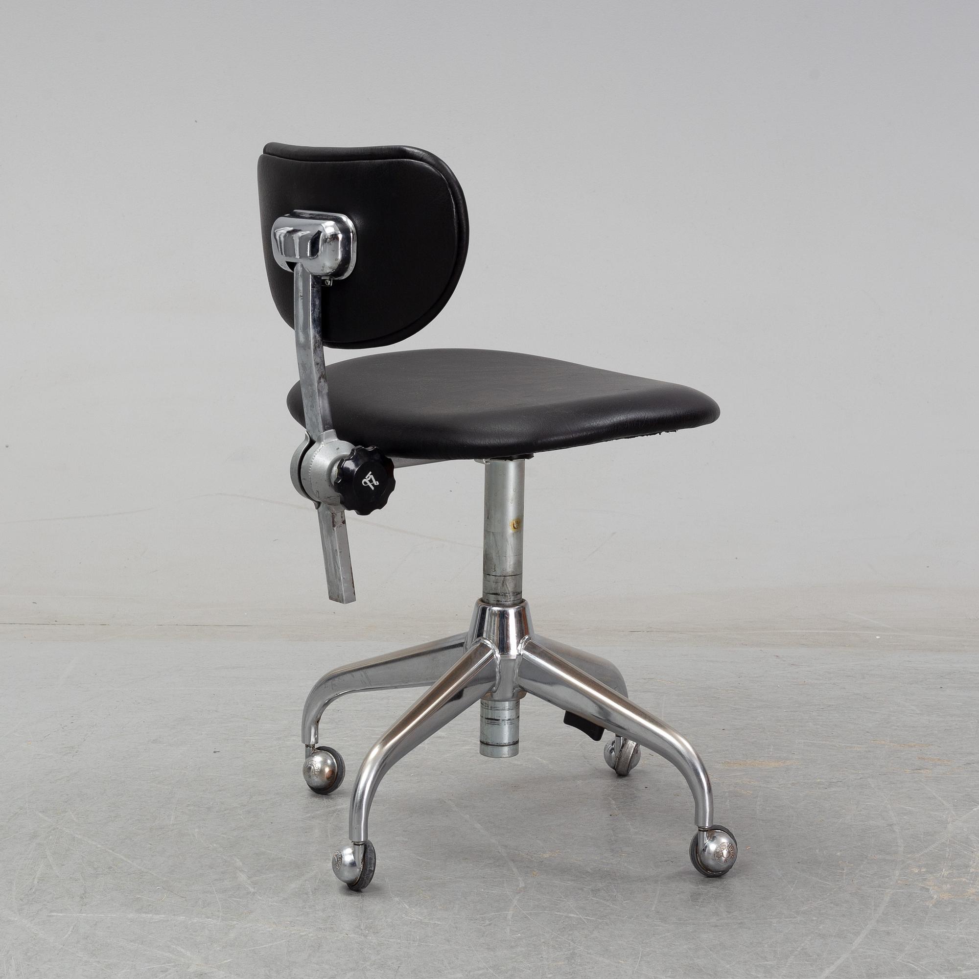 A swivel chair,  Lindqvist, Motala, mid 20th Century.