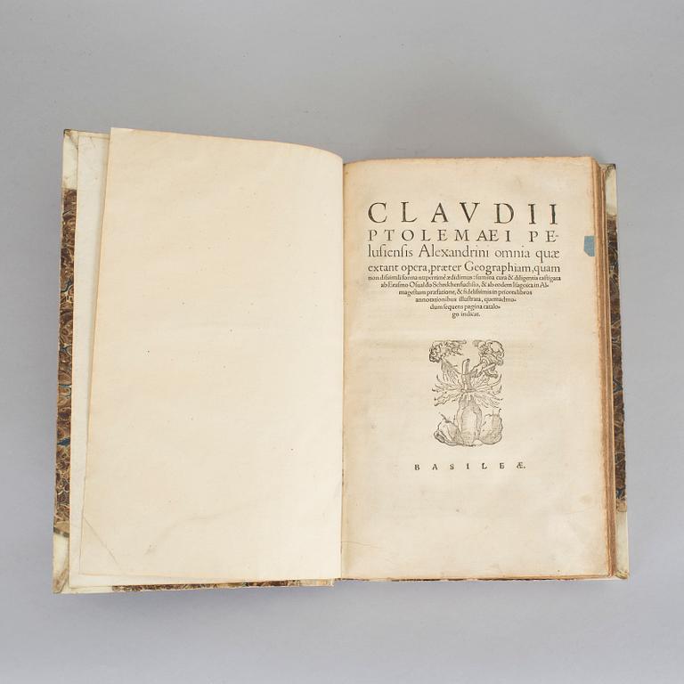 CLAUDIUS PTOLEMAEUS, Pelusiensis Alexandrini omnia quae extant opera, praeter Geographiam, Henrich Petri, Basel 1551.