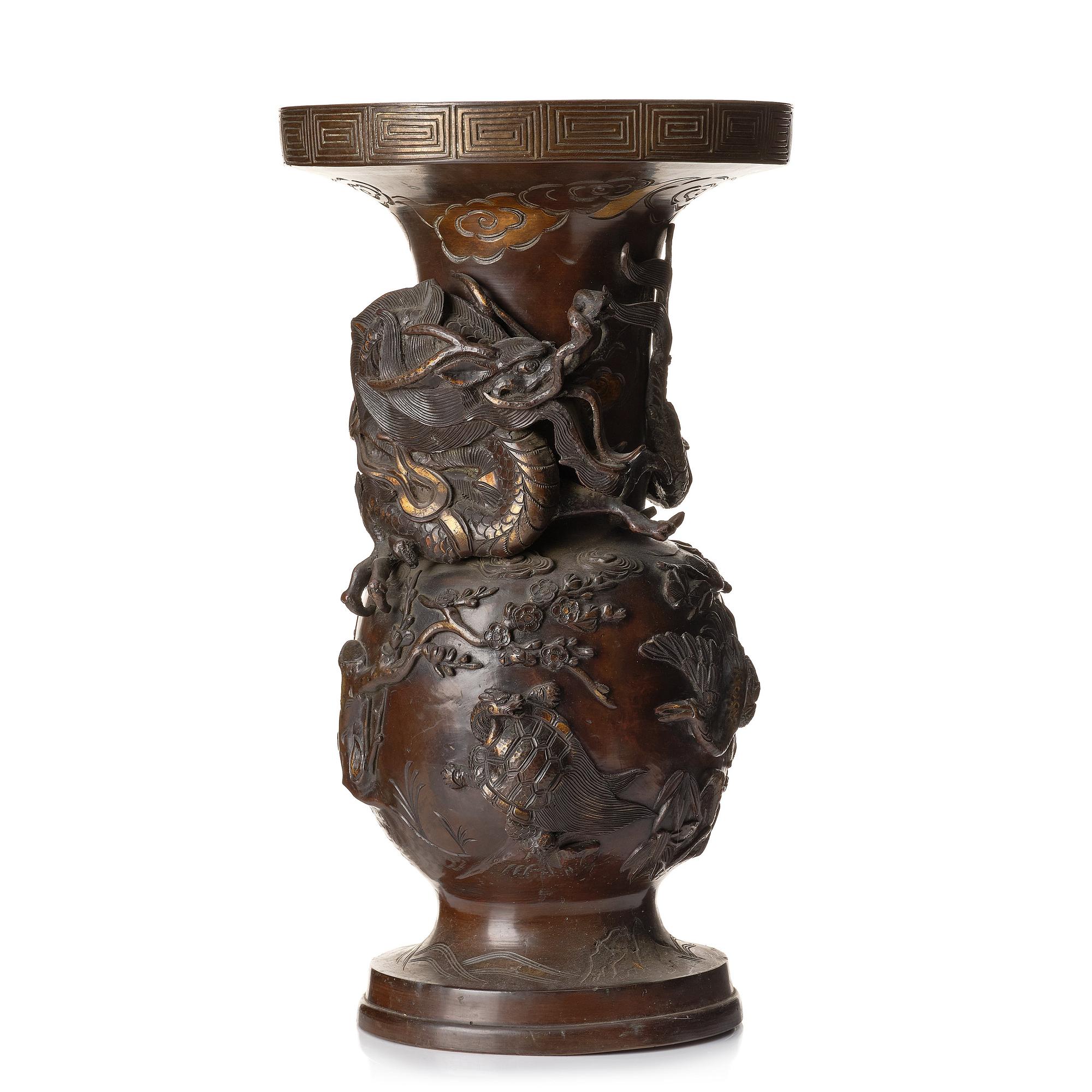 A large Japanese bronze vase, Meiji period (1868-1912).
