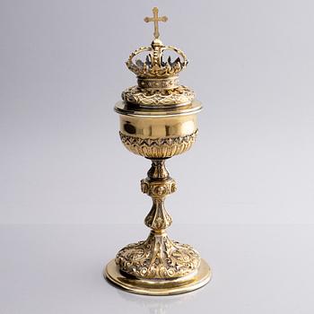 An Austrian late 19th century silver-gilt cup with cover, mark of Vincenz Czokally, Vienna.