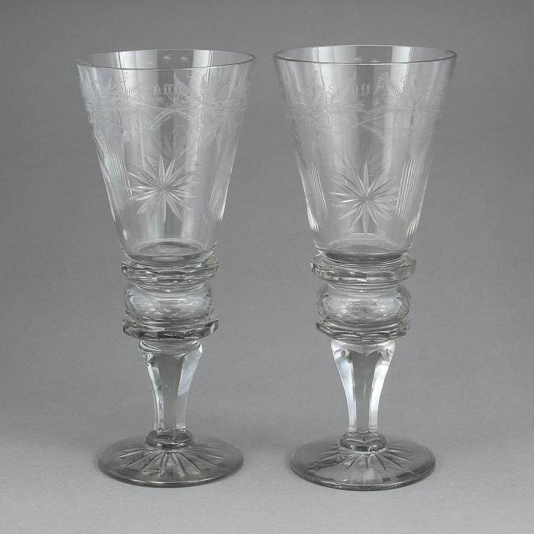 POKALER, ett par, slipat glas, tidigt 1900-tal, troligen Sverige.