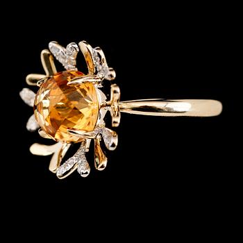 RING, 14K guld, citrin och briljantslipade diamanter. Vikt ca 4 g.