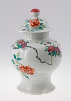 URNA, porslin, Kina, 1800-tal.