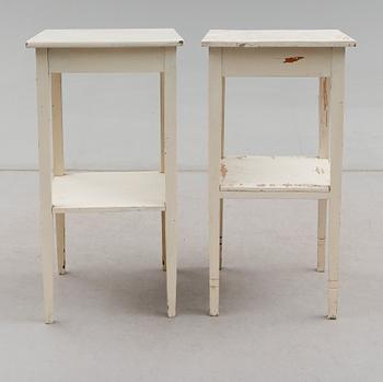 BORD, 2 st, snarlika, 1900-talets första hälft.