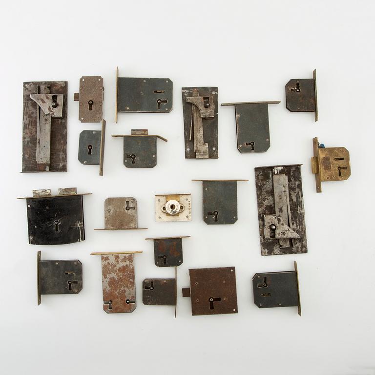 Fittings, handles, hinges, keys, etc. 19th/20th century.