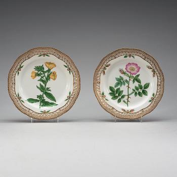 ASSIETTER, 12 stycken, porslin. "Flora Danica", Kunglig Dansk, 1900-tal.