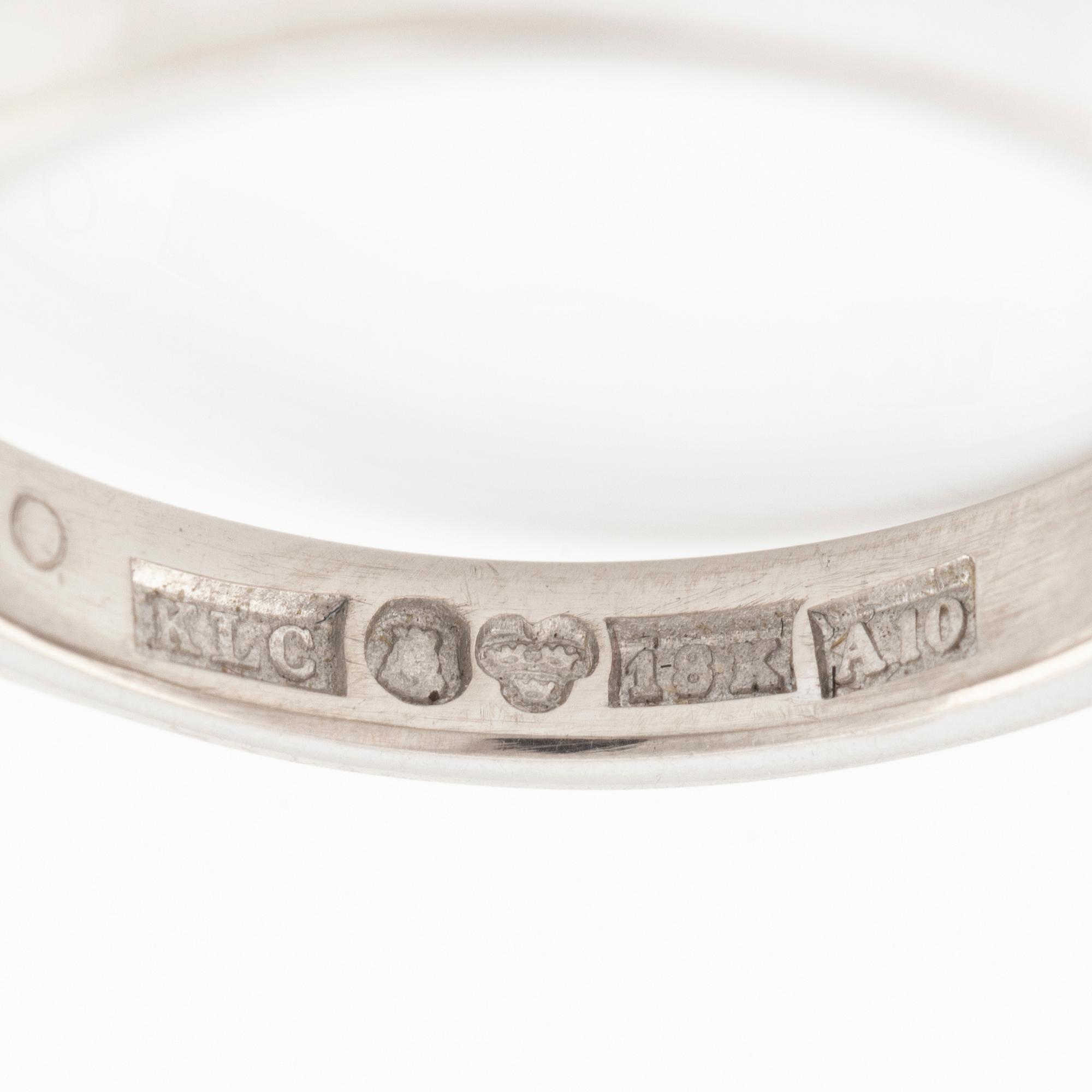 Ring in 18K white gold with a round brilliant-cut diamond of 0.38 ct according to the engraving.