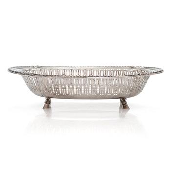 A  French silver centre-piece bowl, marked André Aucoc, Paris, around the turn of the century 1800/1900.