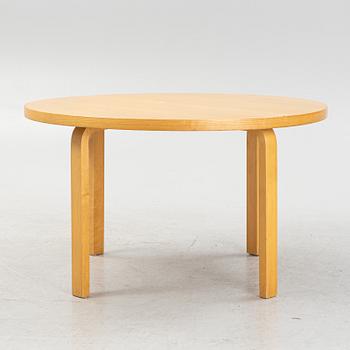An Alvar Aalto, dining table, model 91, Artek, Finland.