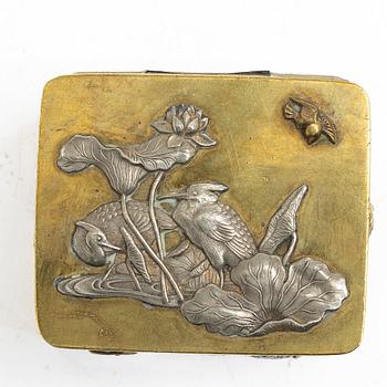 A small Japanese gilt copper box with cover and a porcelain dish, 19th century.