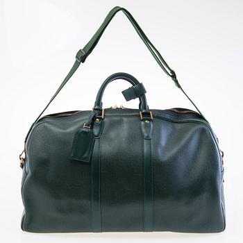LOUIS VUITTON Green Taïga Kendall GM Travel bag.