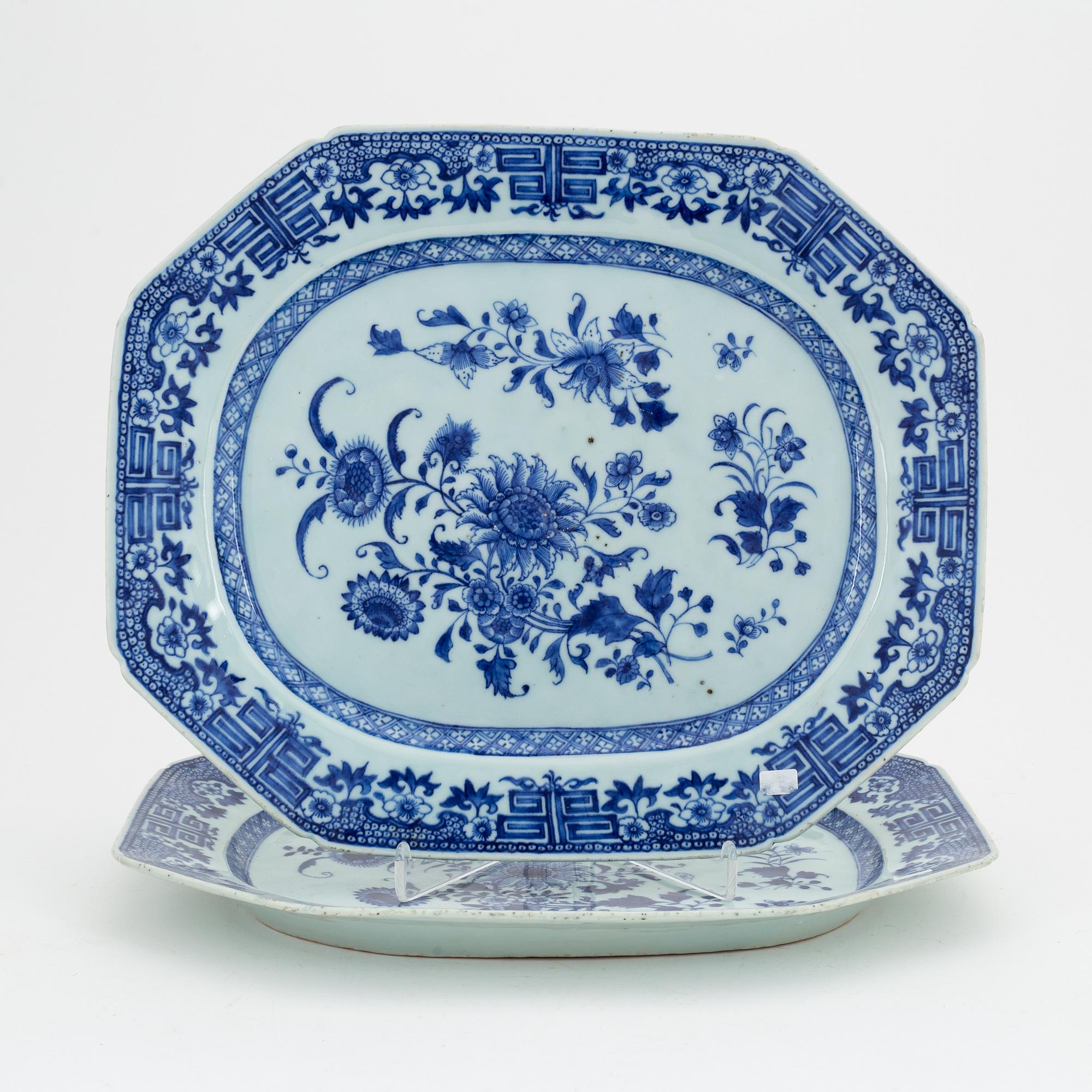 A pair of blue and white serving dishes, Qing dynasty, Qianlong (1736-95).