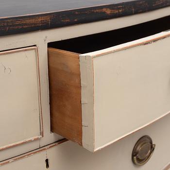 A chest of drawers, England, early 20th Century.