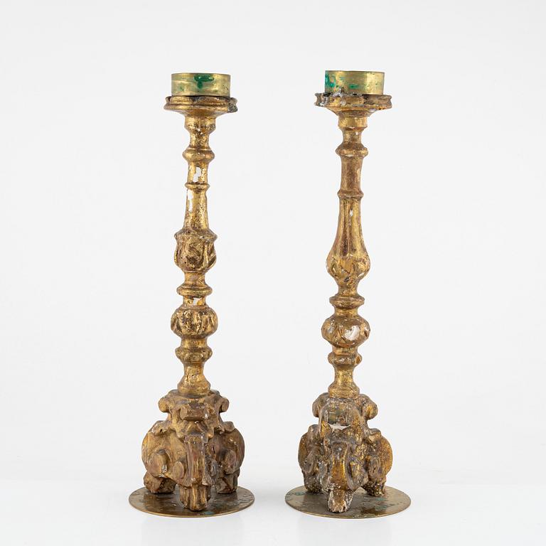 A pair of candlesticks, 18th/19th century.