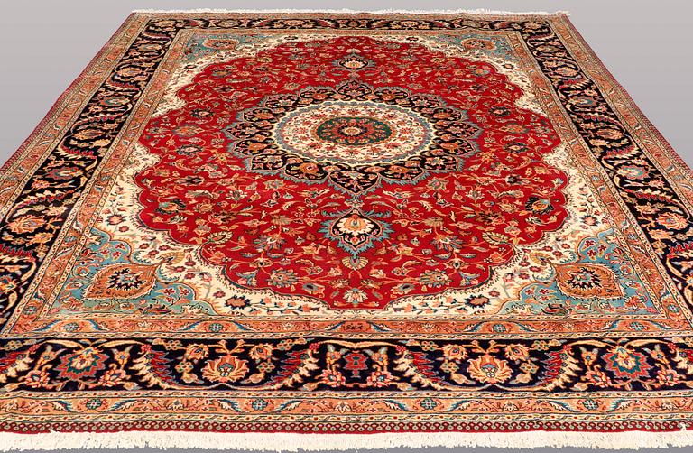 A CARPET, Tabriz, ca 374 x 295 cm.