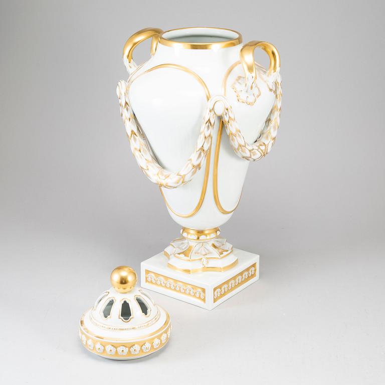 A large vase with cover, Fürstenberg, Germany, 20th century.