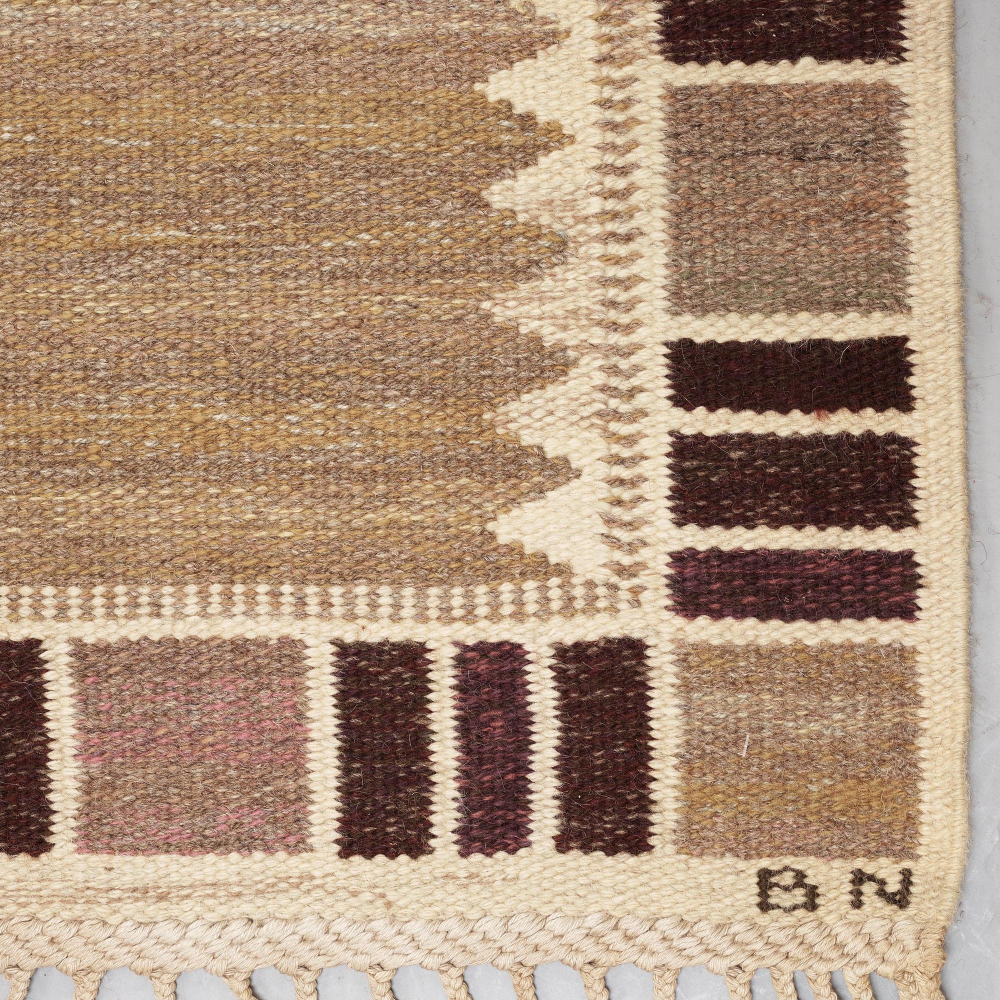 CARPET. "Salerno grå med enkel bård" ("Kristianstad"). Flat weave. 465 x 360 cm. Signed AB MMF BN.