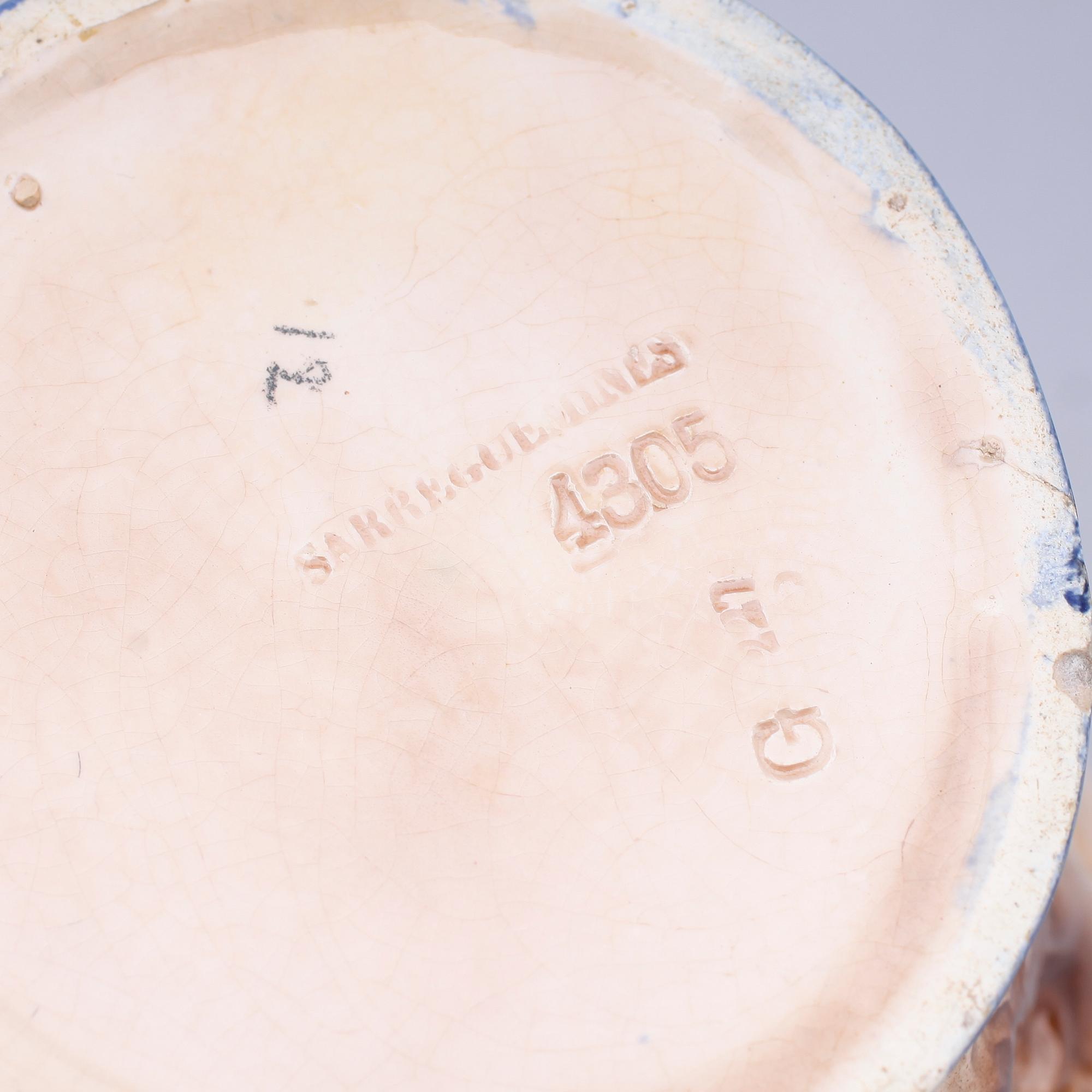 TILLBRINGARE, 3 st, porslin, Royal Doulton och Sarreguemines, 1900-talets första hälft.