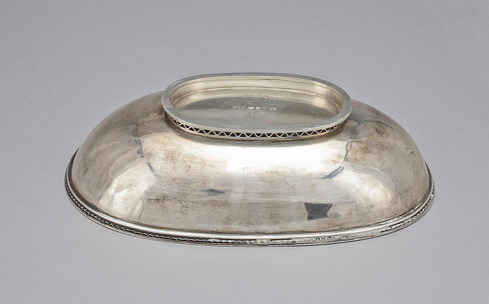 SKÅL, silver, Eric Råström, CGR, Stockholm, 1952. Vikt 465g.