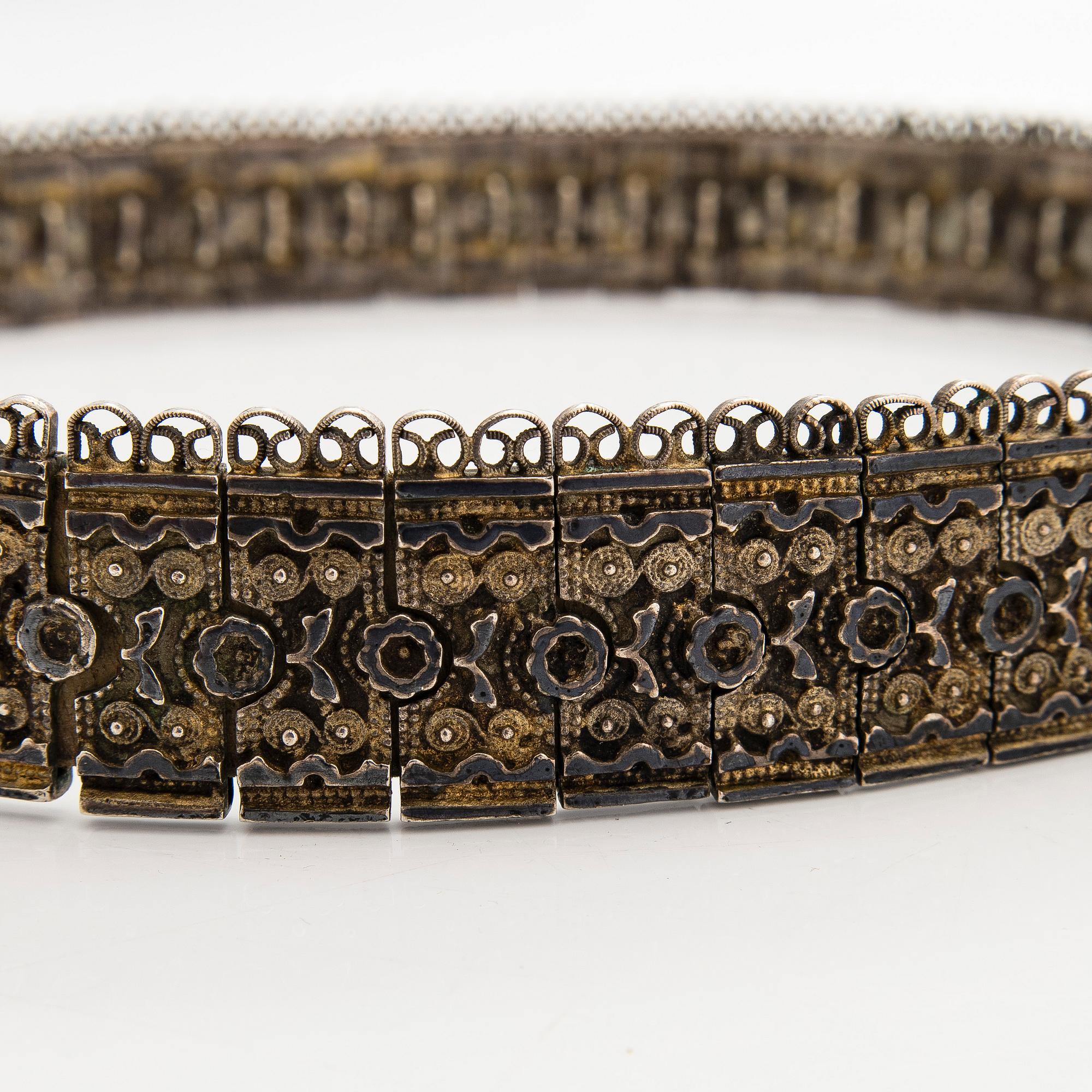 A Caucasian parcel-gilt costume belt with niello decor, 1908-26.