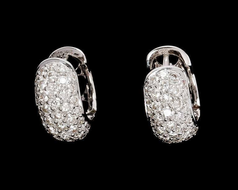 EARRINGS, 78 brilliant cut diamonds, tot. 1.19 cts.