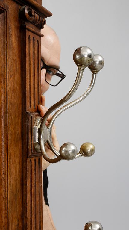 HALLMÖBEL, nyrenässans, 1800-talets andra hälft.