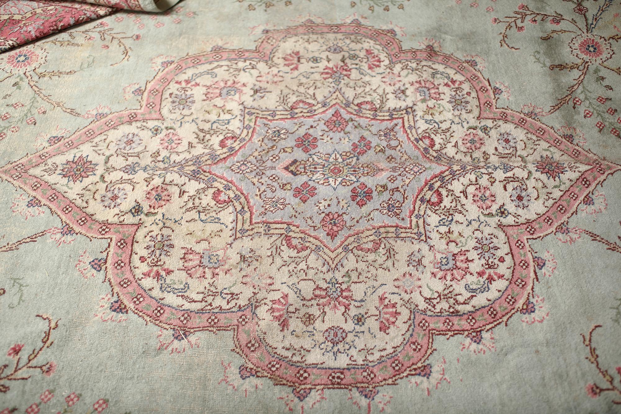 MATTA, orient, old, ca 495 x 444 cm.