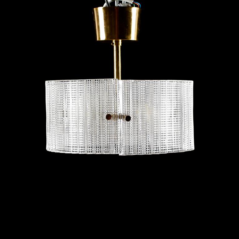 TAKLAMPA, glas och mässing, Carl Fagerlund, Orrefors. Höjd ca 20 cm.