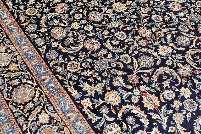 A carpet, Kashan, ca 355 x 238 cm.