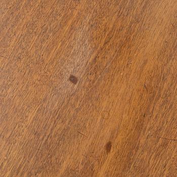 A dining table, England, 19th century.