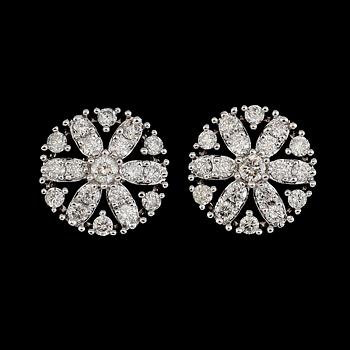 ÖRHÄNGEN, 1 par, 18K vitguld, diamanter tot ca 0.91 ct.