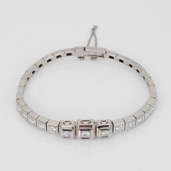 ARMBAND med briljantslipade diamanter otalt ca 2.00 ct. Kvalitet ca F-G/VS-SI.