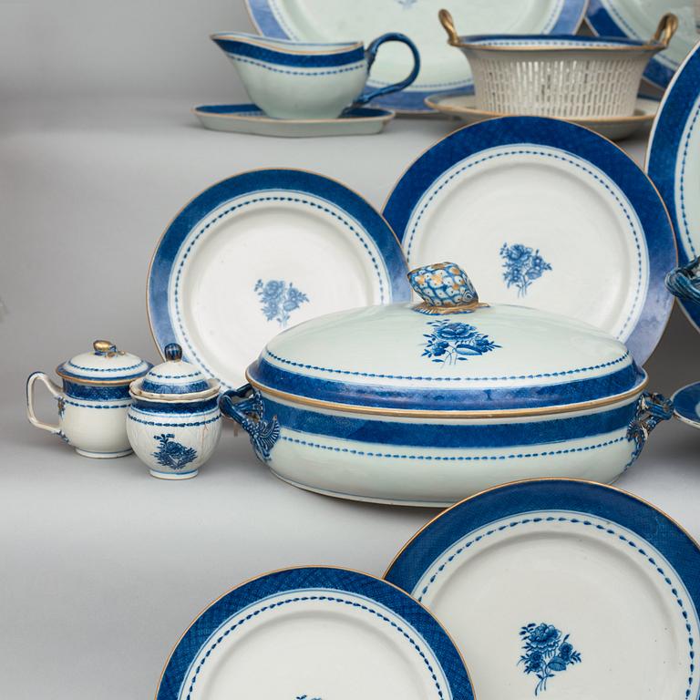 A blue and white dinner service, Qing dynasty, circa 1800. (90 pieces).