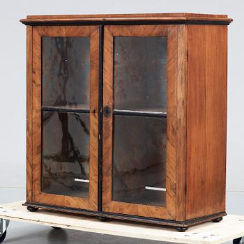 DOCKSKÅP, nyrenässans, 1800-talets slut.