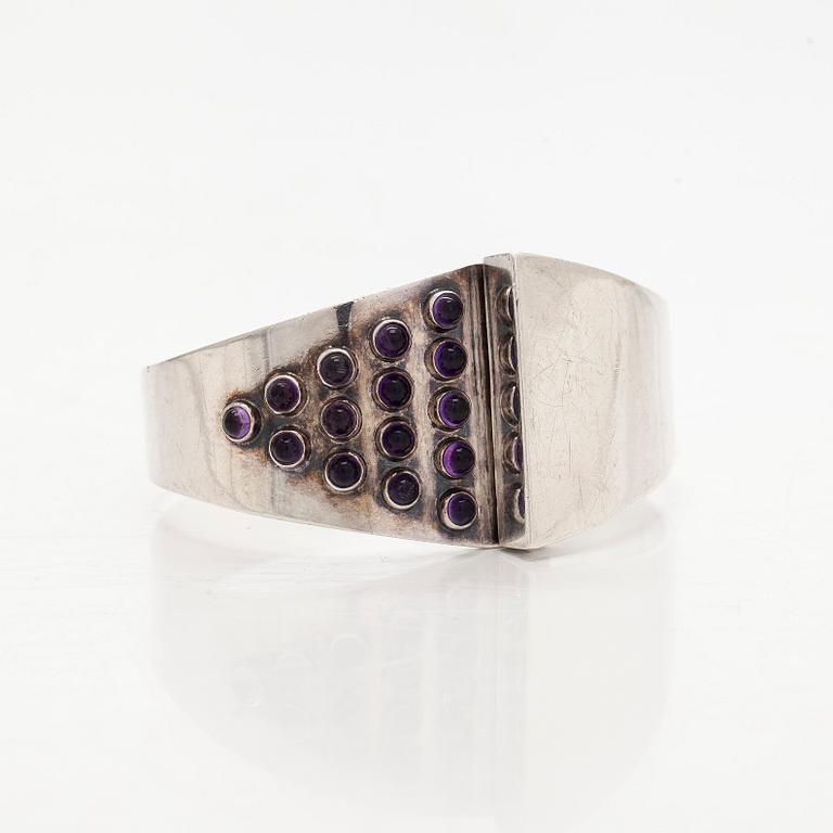 Veikko Reinikka, bracelet, cabochon-cut amethysts, silver, 1962.