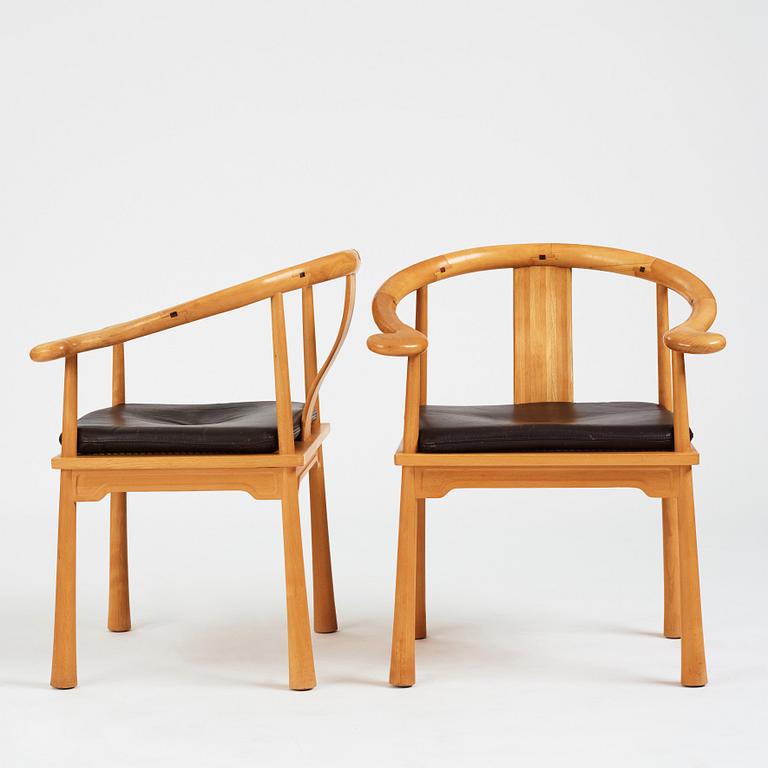 Richard Nissen, a pair of beech "Yin" easy chairs, edition Richard Nissen, Denmark 1980's.