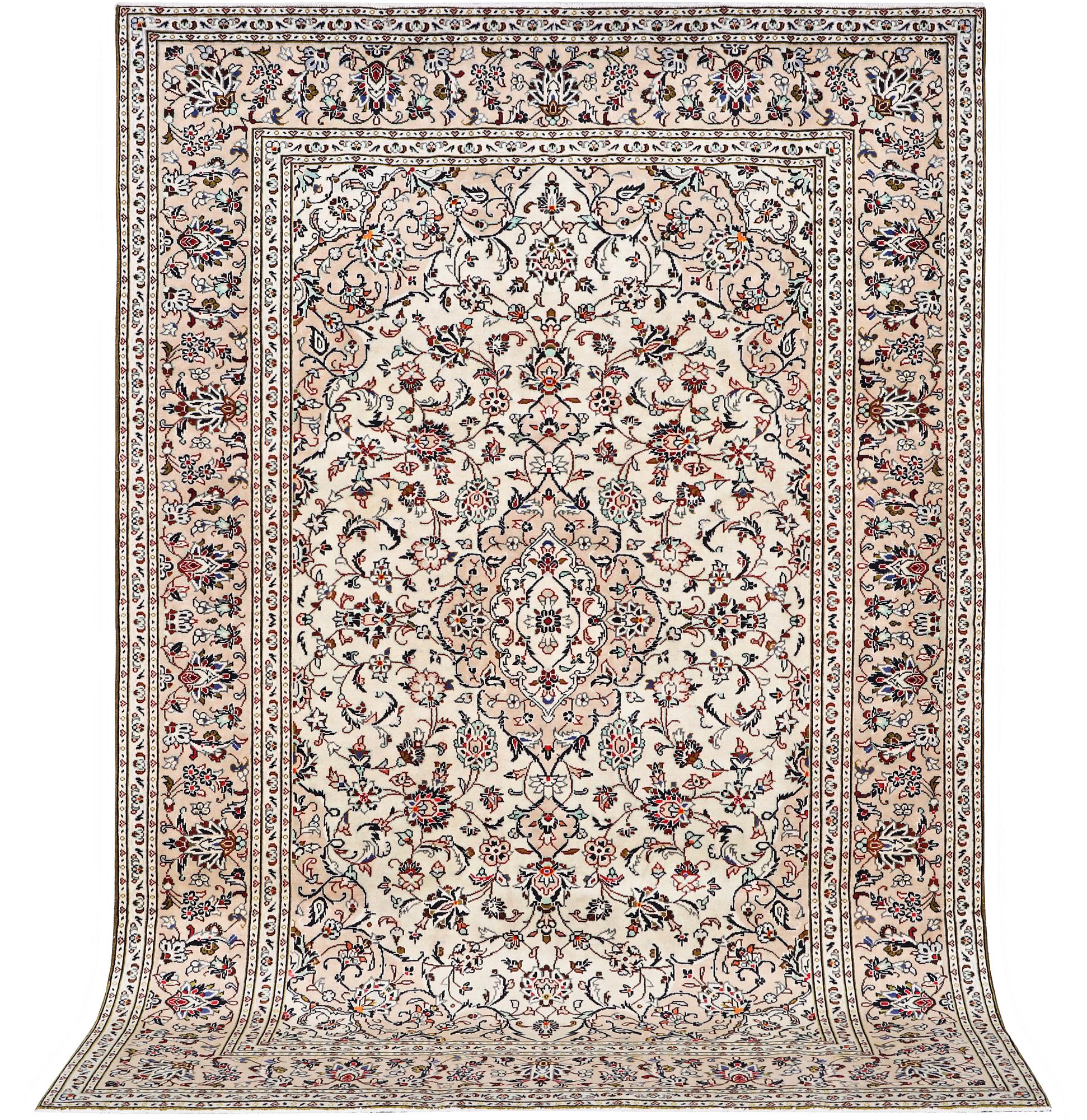 A Kashan carpet, c. 300 x 202 cm.