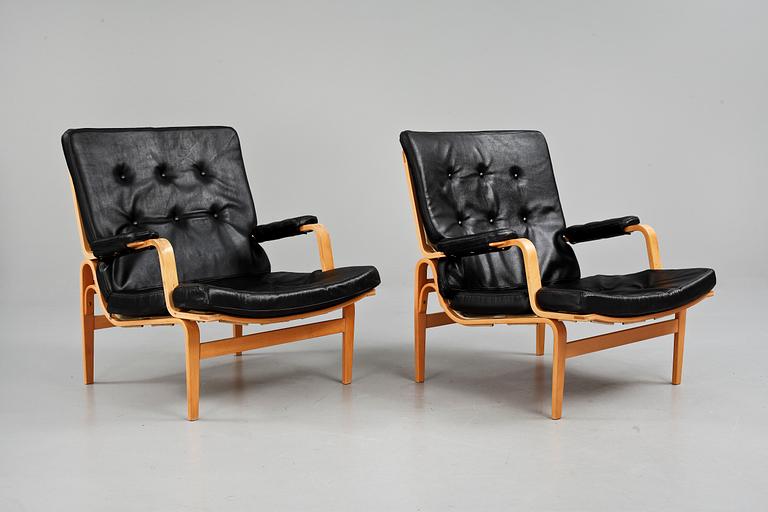 FÅTÖLJER, ett par, "Ingrid", Bruno Mathsson för Dux, 1900-talets andra hälft.