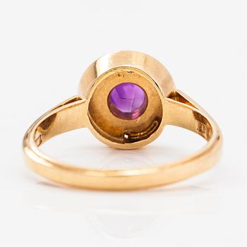 Ring, 18K guld, ametist och odlade pärlor. Heribert Engelbert, Stockholm 1956.