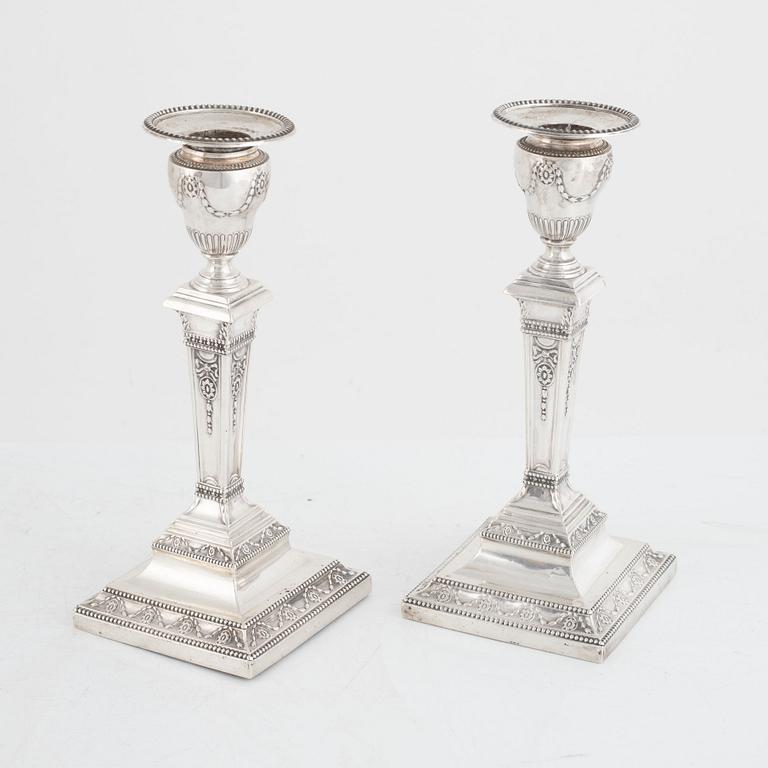 Hawksworth, Eyre & Co Ltd, ljusstakar, ett par, silver,  Sheffield 1896.